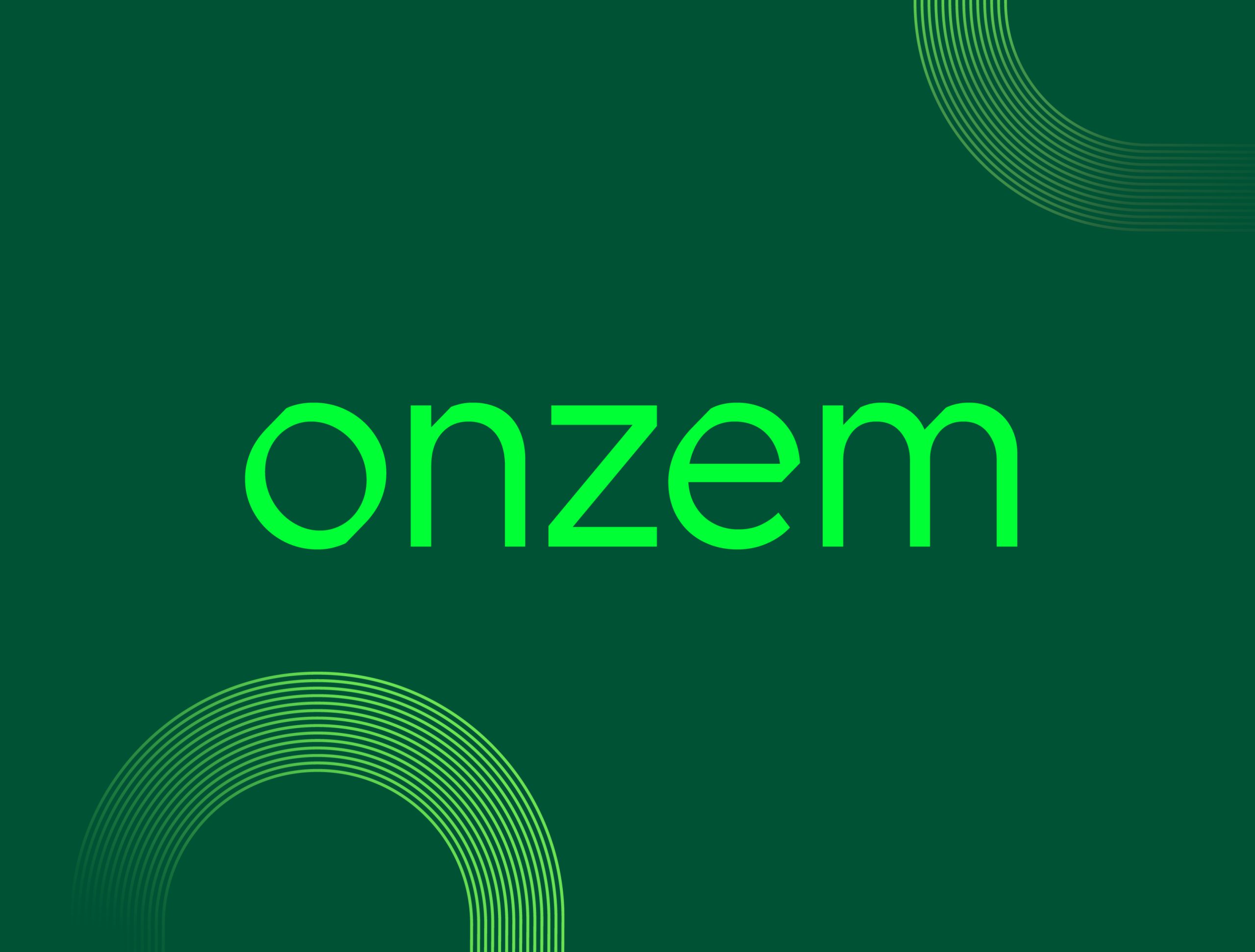 La marca Onzem, escrita en minúsculas en verde eléctrico sobre verde oscuro y parte del lenguaje visual basado en círculos concéntricos